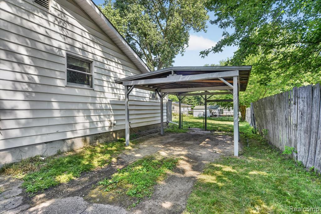 521 E Paulson Street Property Photo 21