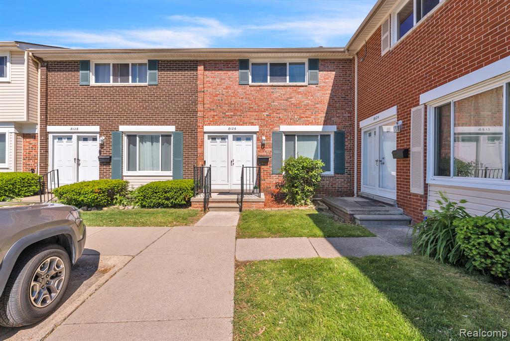 8126 Farnum Avenue Property Photo 1