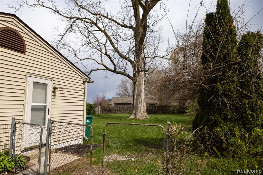 15167 Meadow Street Property Photo 3