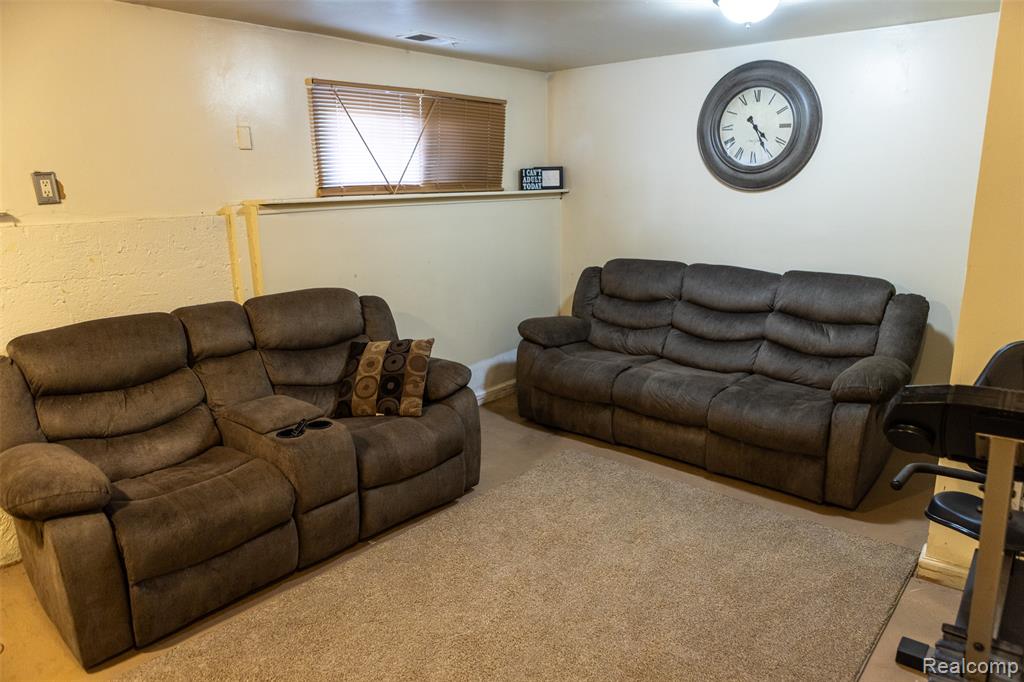15167 Meadow Street Property Photo 10