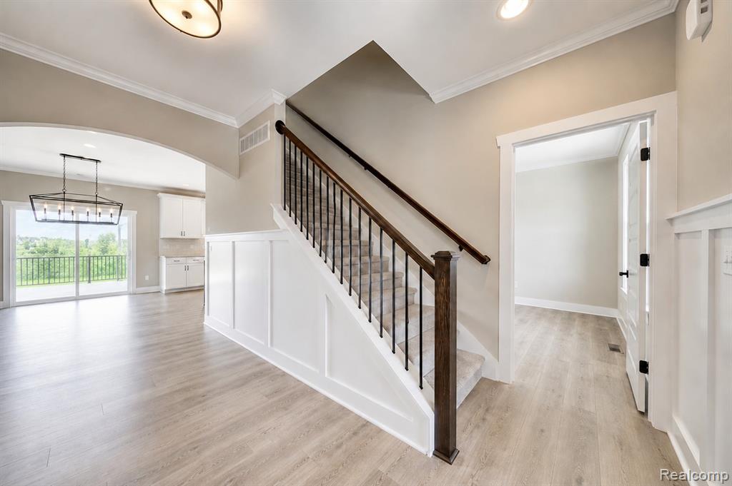 664 Round Rock Property Photo 3