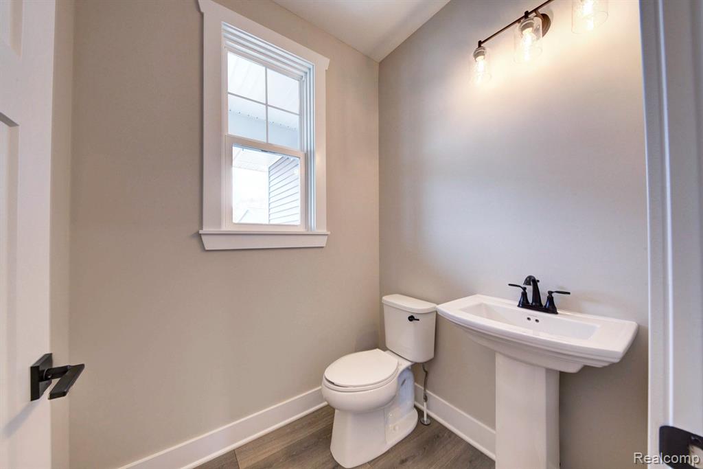 664 Round Rock Property Photo 5