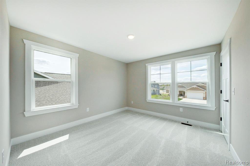 664 Round Rock Property Photo 12
