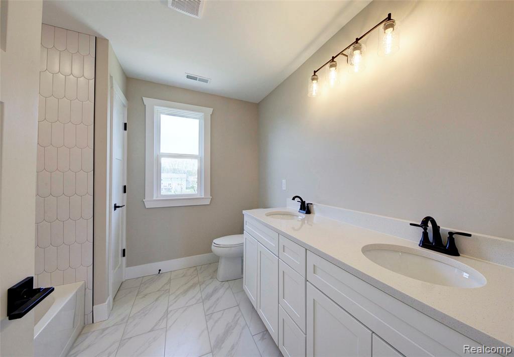 664 Round Rock Property Photo 13