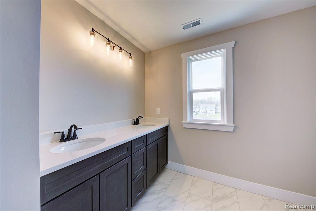 664 Round Rock Property Photo 16