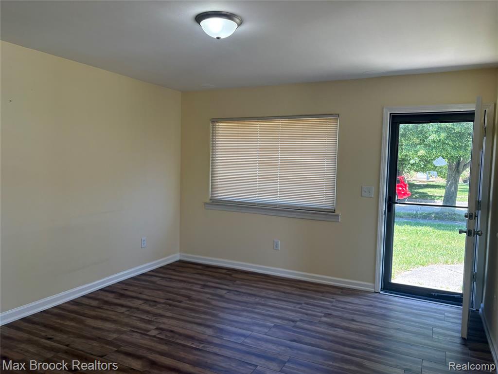 32047 Linderman Avenue Property Photo 2