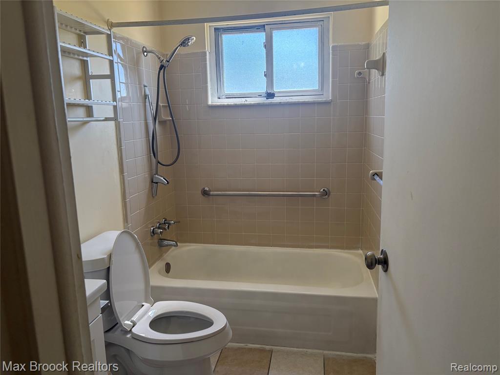 32047 Linderman Avenue Property Photo 7