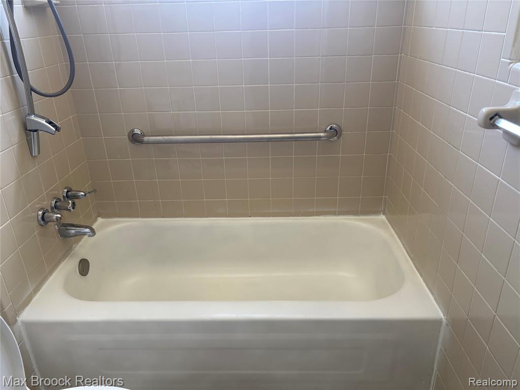 32047 Linderman Avenue Property Photo 8