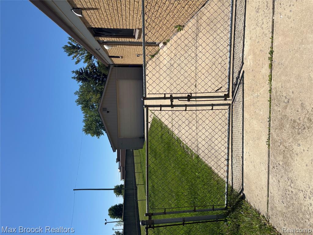 32047 Linderman Avenue Property Photo 13