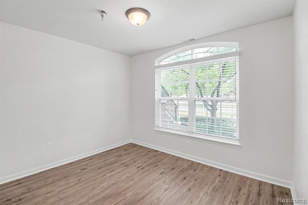 20027 Boardwalk Boulevard Property Photo 7