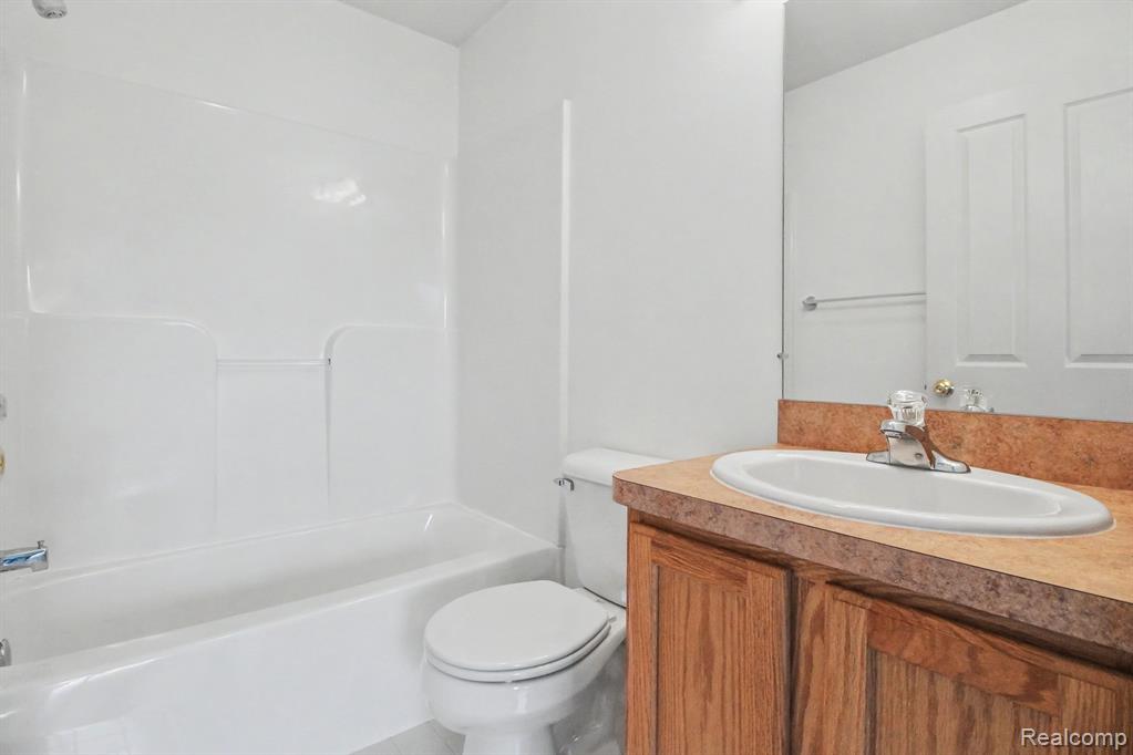 20027 Boardwalk Boulevard Property Photo 8