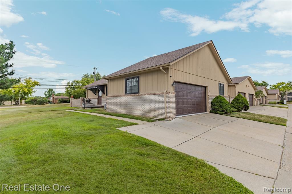 13936 Harrington Drive Property Photo 2