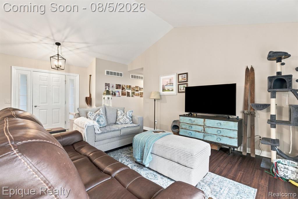 25 Melvin J Court Property Photo 7