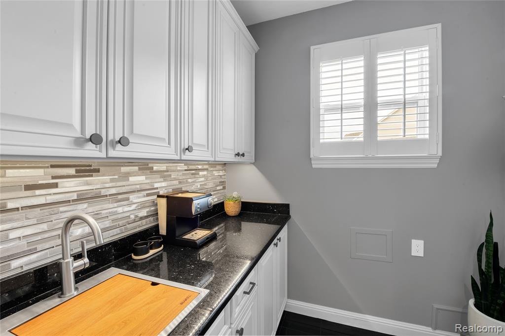 4404 Navin Field Lane Property Photo 13