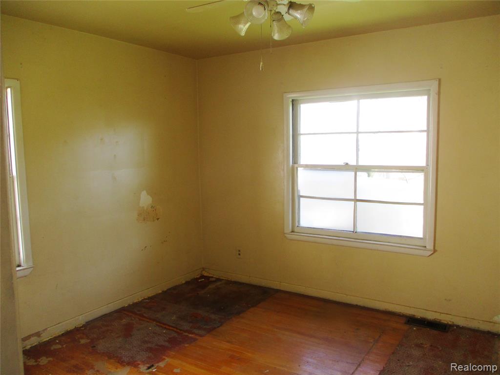 22434 Madison Street Property Photo 3