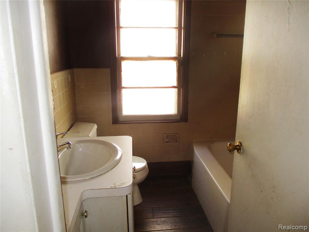 22434 Madison Street Property Photo 4