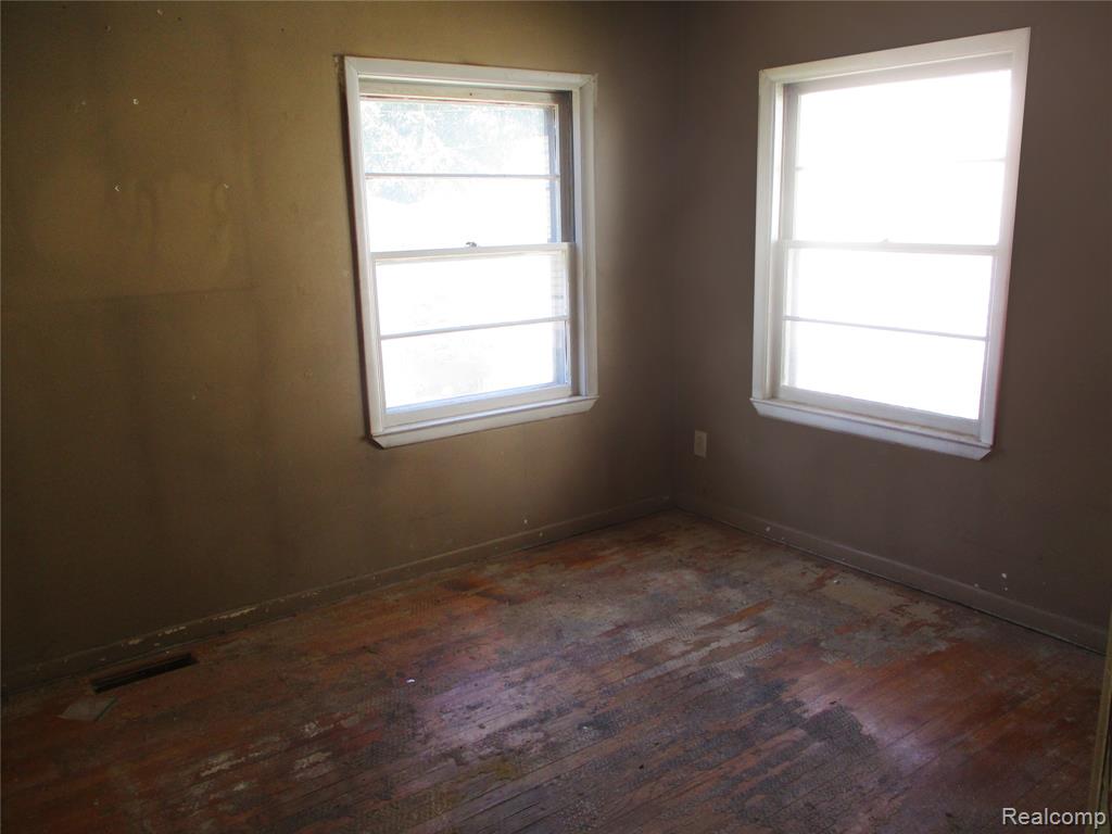 22434 Madison Street Property Photo 5