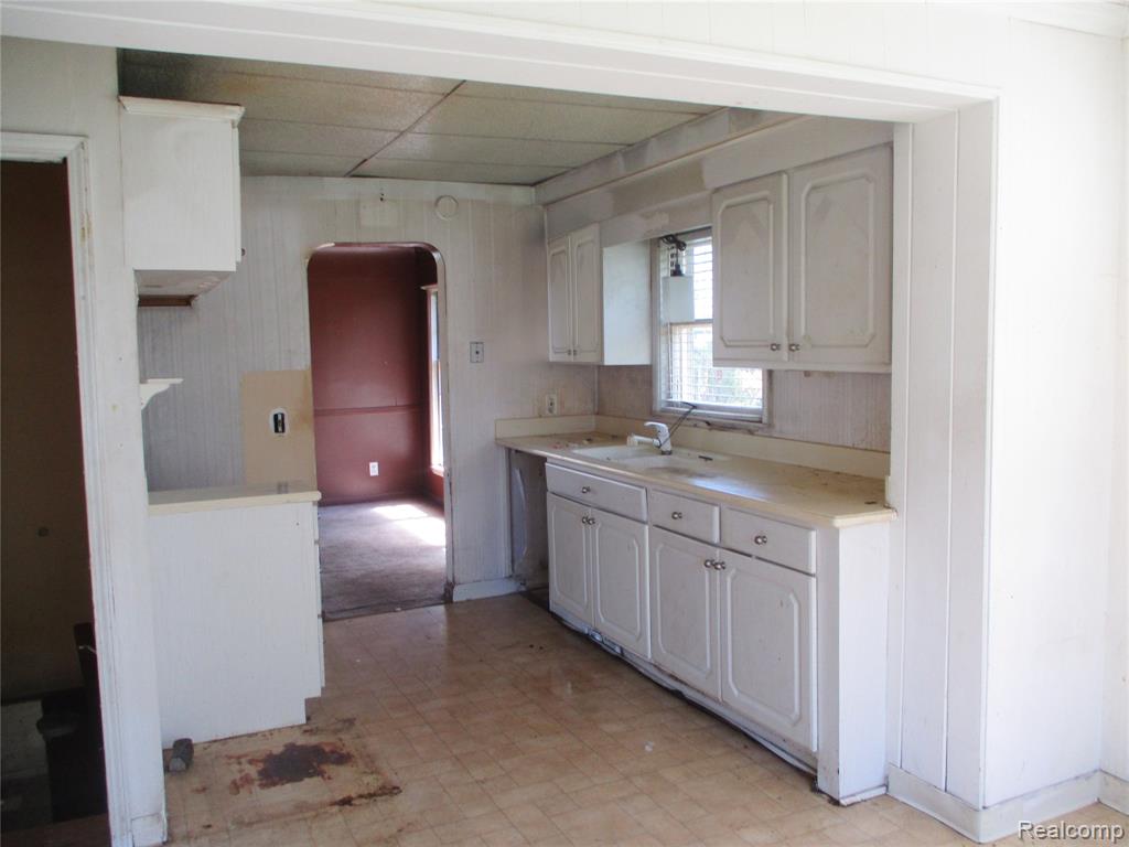 22434 Madison Street Property Photo 7