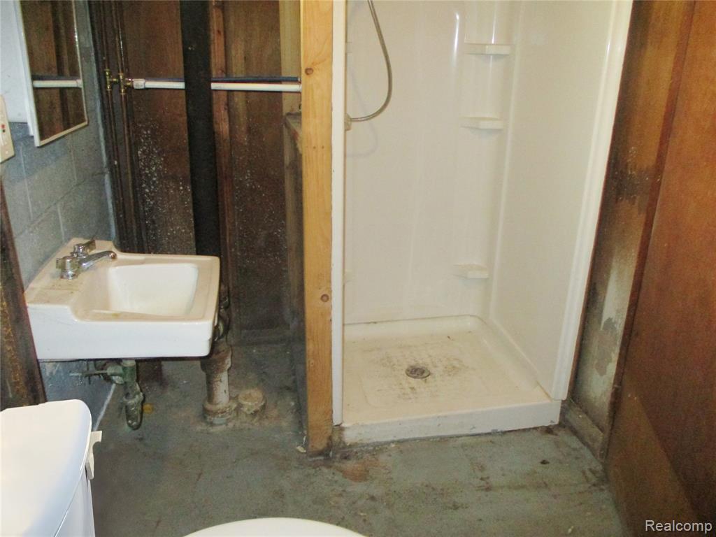 22434 Madison Street Property Photo 9