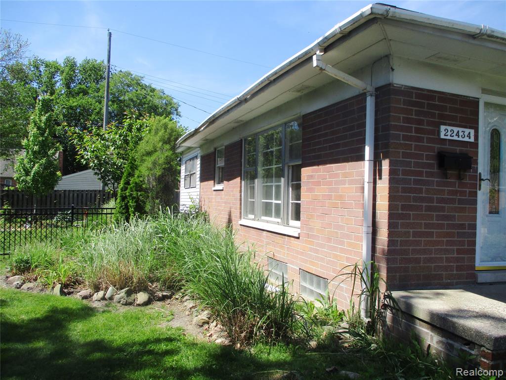 22434 Madison Street Property Photo 10