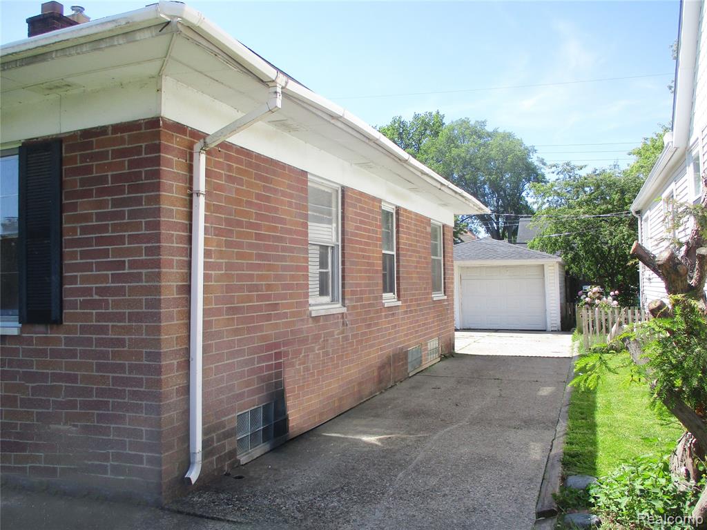 22434 Madison Street Property Photo 13