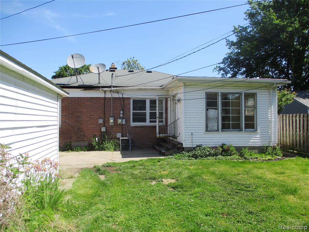 22434 Madison Street Property Photo 15