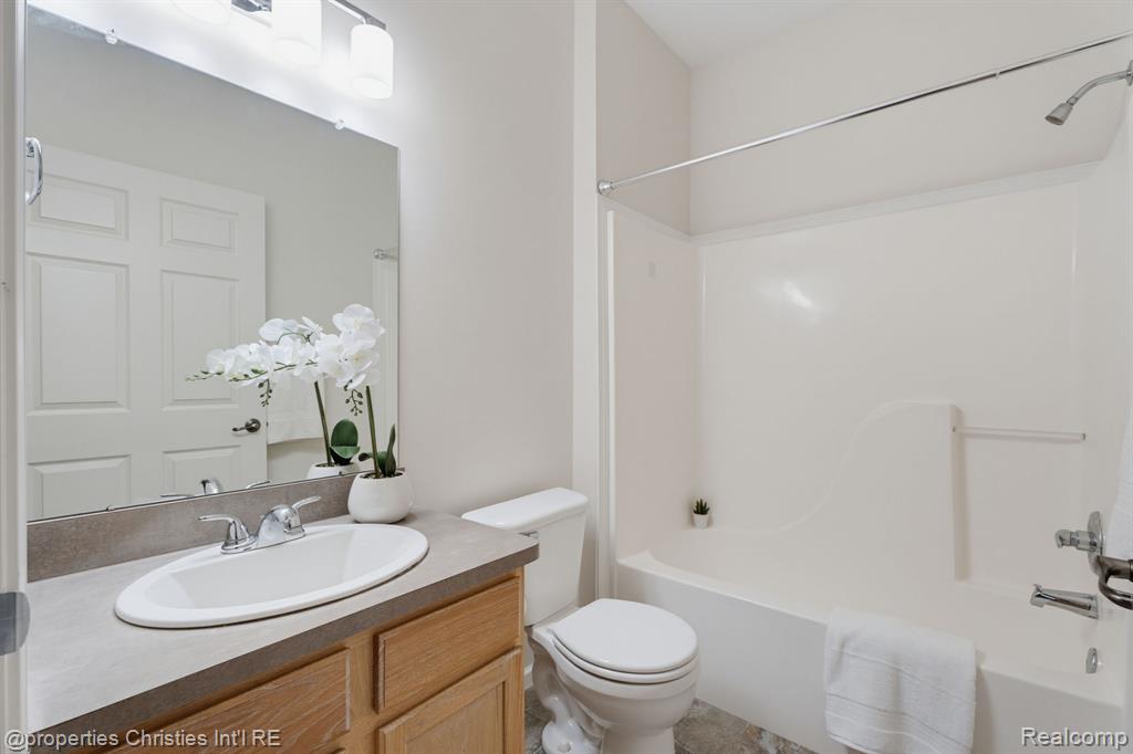 730 Amberly Drive Property Photo 11