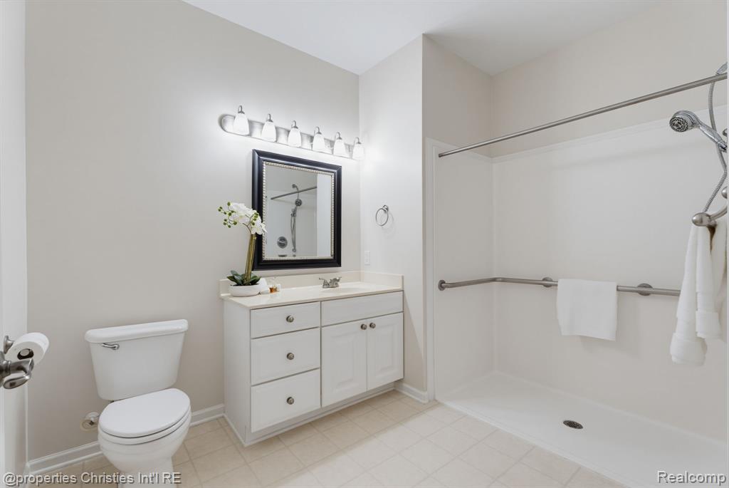 730 Amberly Drive Property Photo 18