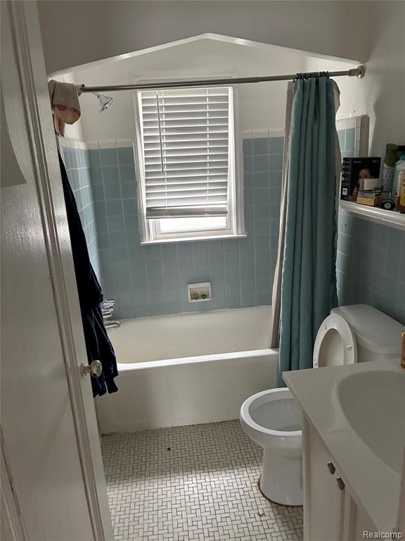 2069 Ewald Circle Property Photo 6