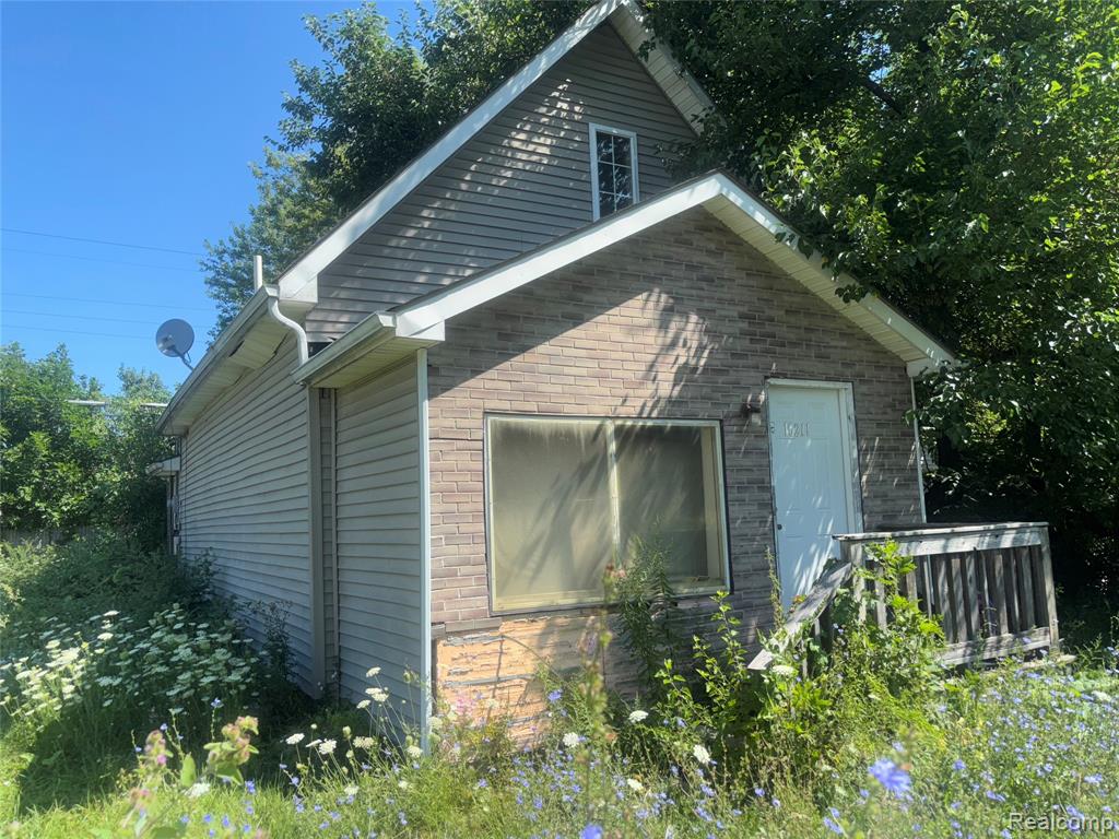 16211 Manning Street Property Photo 2