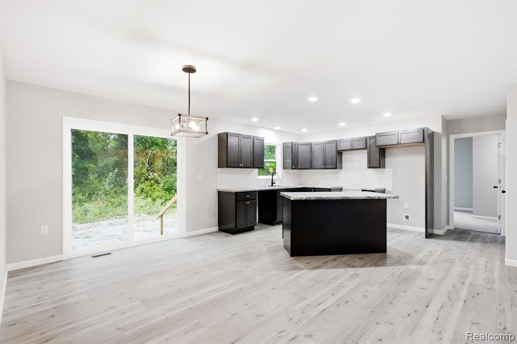 1047 39th Street Property Photo 8