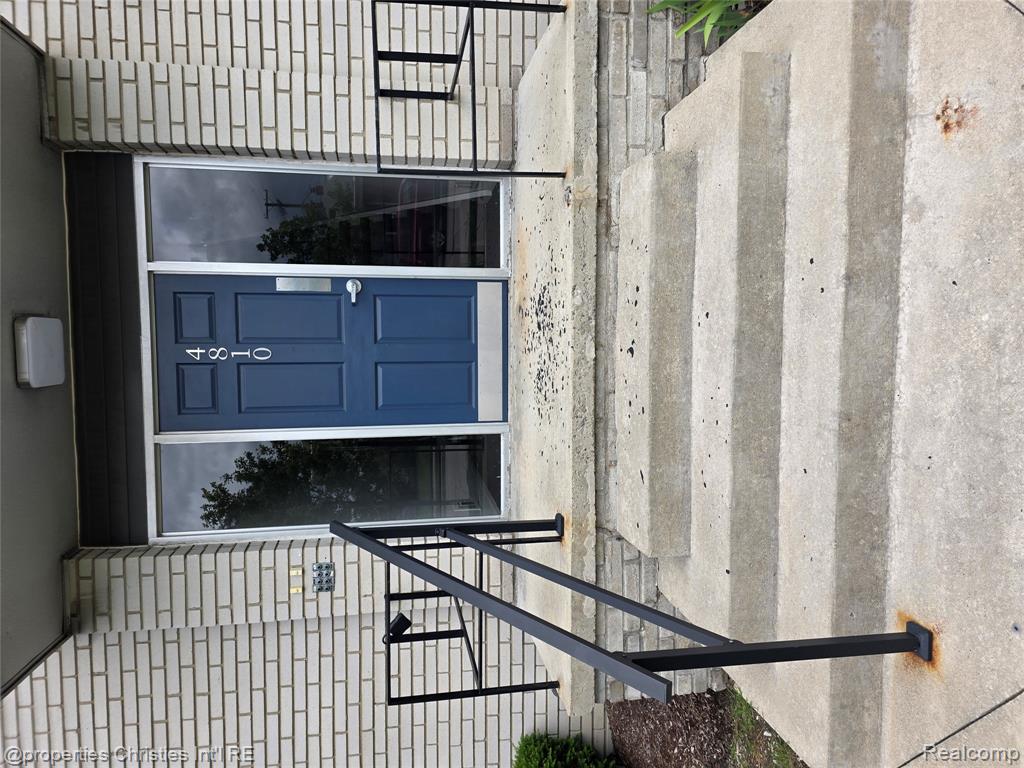 4810 Briarwood Avenue Property Photo 3