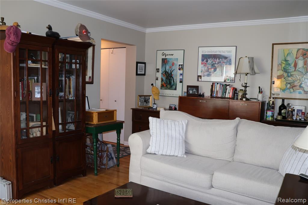 4810 Briarwood Avenue Property Photo 5