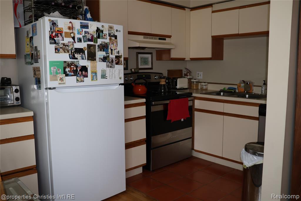 4810 Briarwood Avenue Property Photo 7