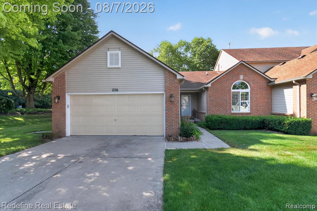 226 Crestlawn Drive Property Photo 1