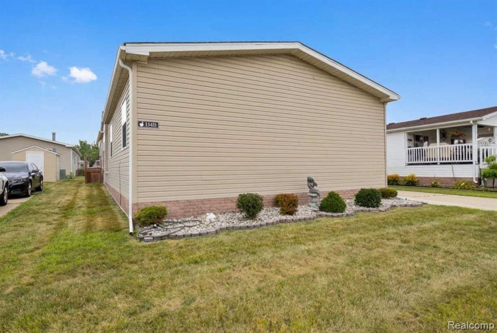 13451 Mapleview Street Property Photo 2