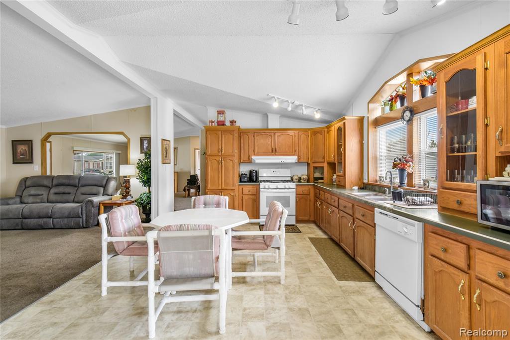 13451 Mapleview Street Property Photo 18