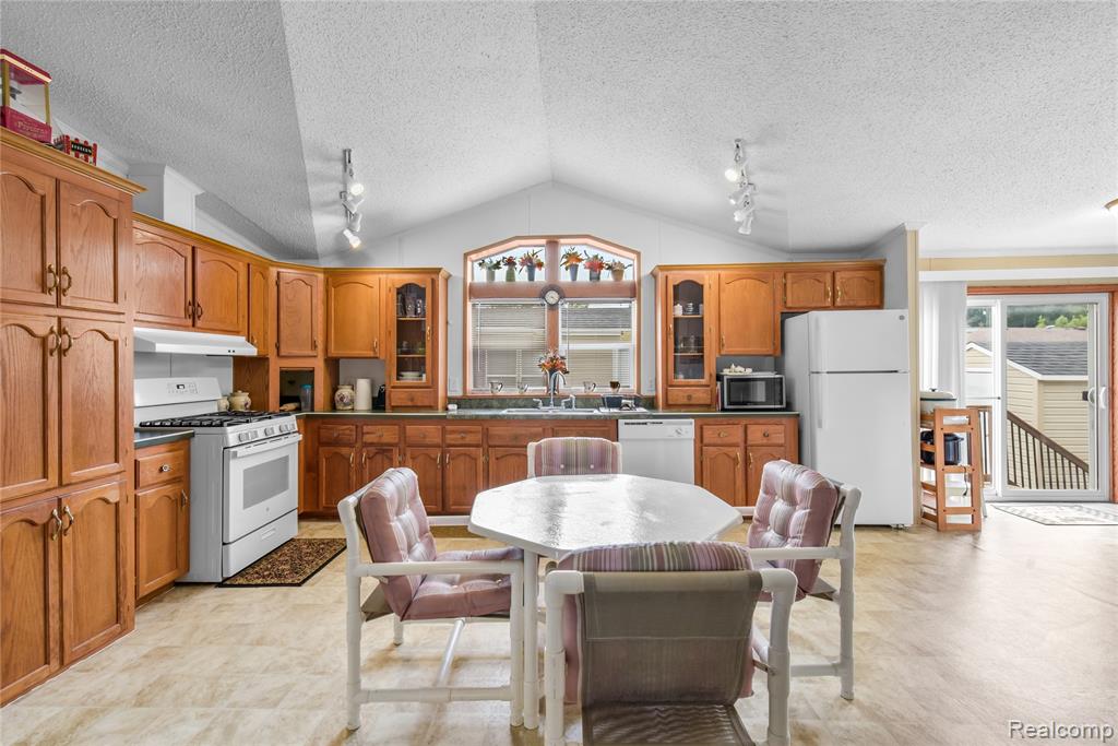 13451 Mapleview Street Property Photo 20
