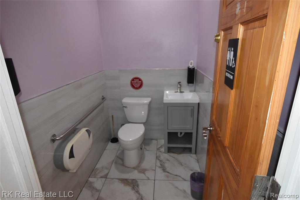 19840 Kelly Road Property Photo 7
