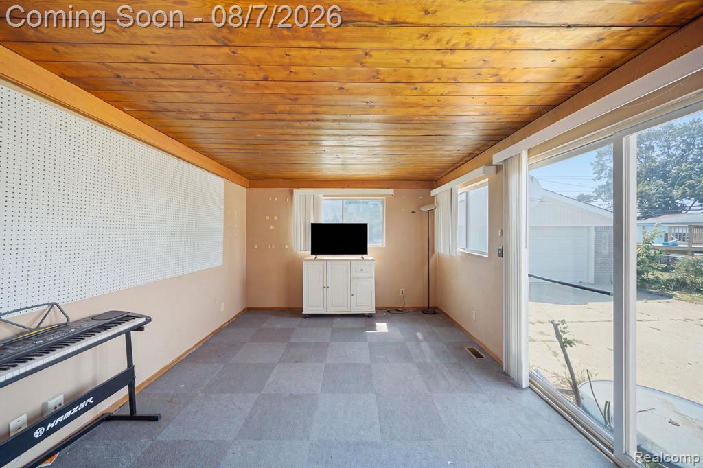 18332 Spring Court Property Photo 13