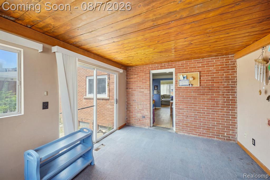 18332 Spring Court Property Photo 14