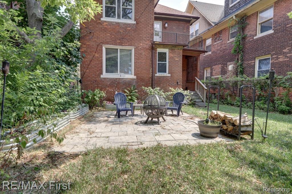 7455 Churchill Street Property Photo 4