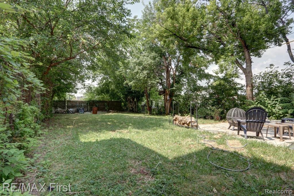 7455 Churchill Street Property Photo 6