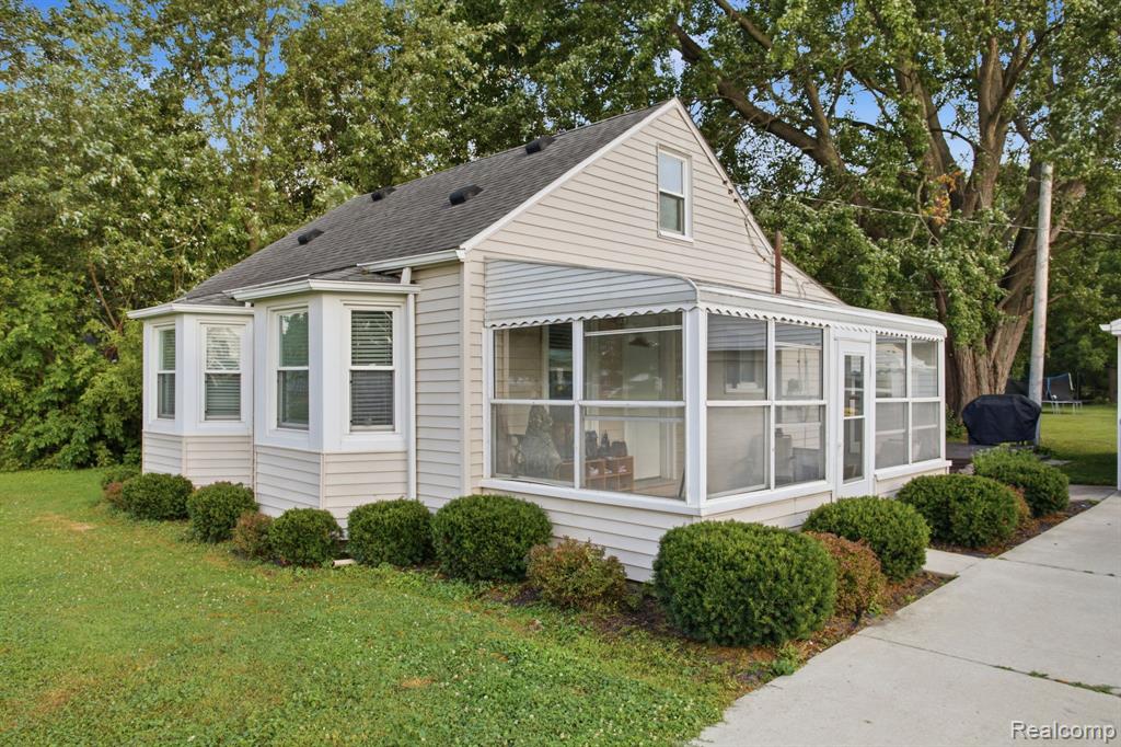 27135 Sibley Road Property Photo 1