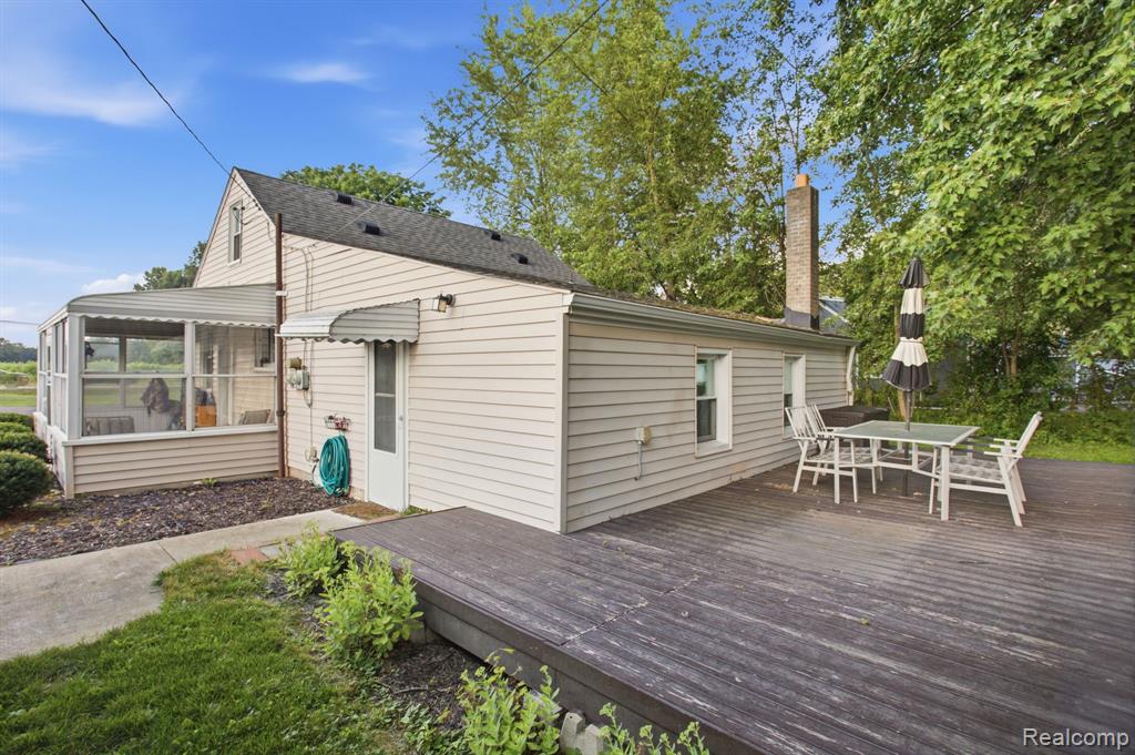 27135 Sibley Road Property Photo 2