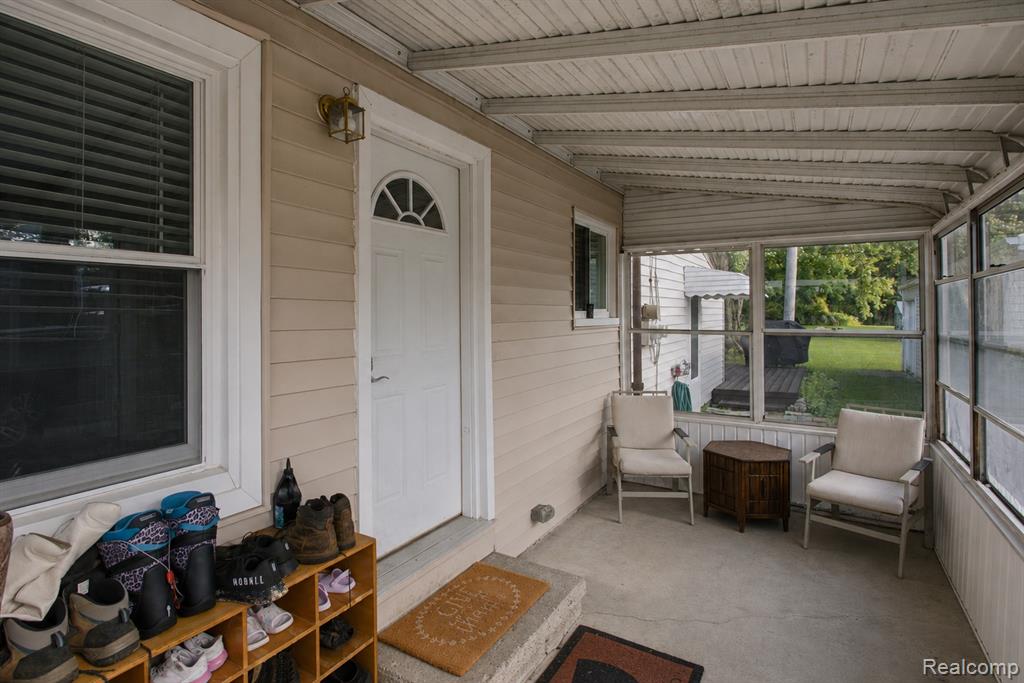 27135 Sibley Road Property Photo 3