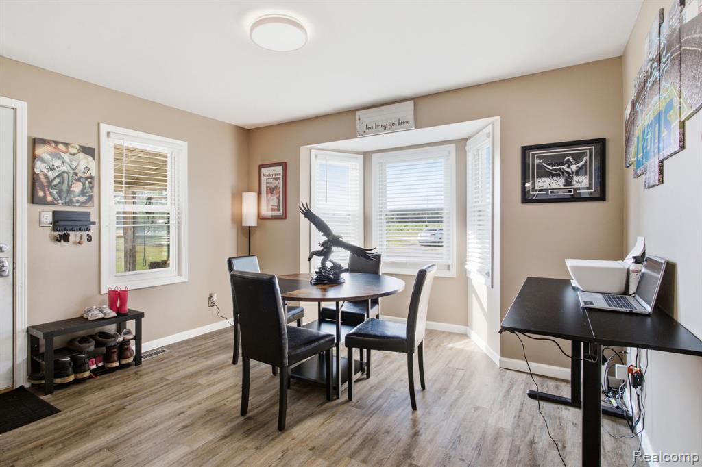 27135 Sibley Road Property Photo 4