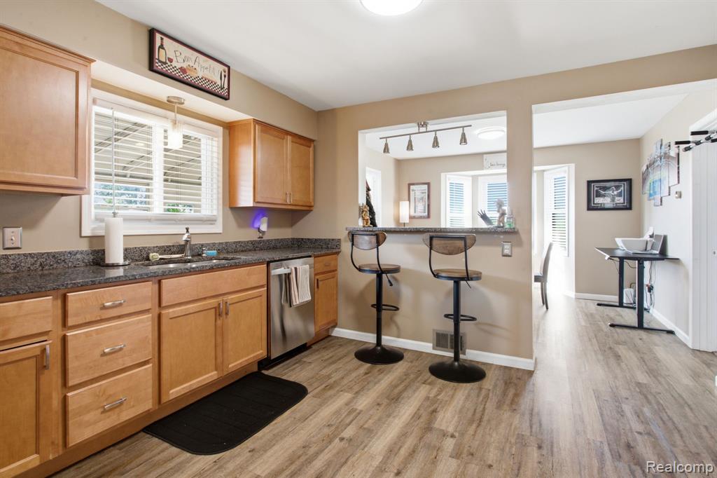 27135 Sibley Road Property Photo 6
