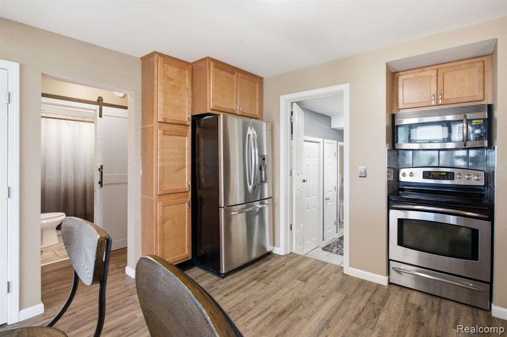 27135 Sibley Road Property Photo 7