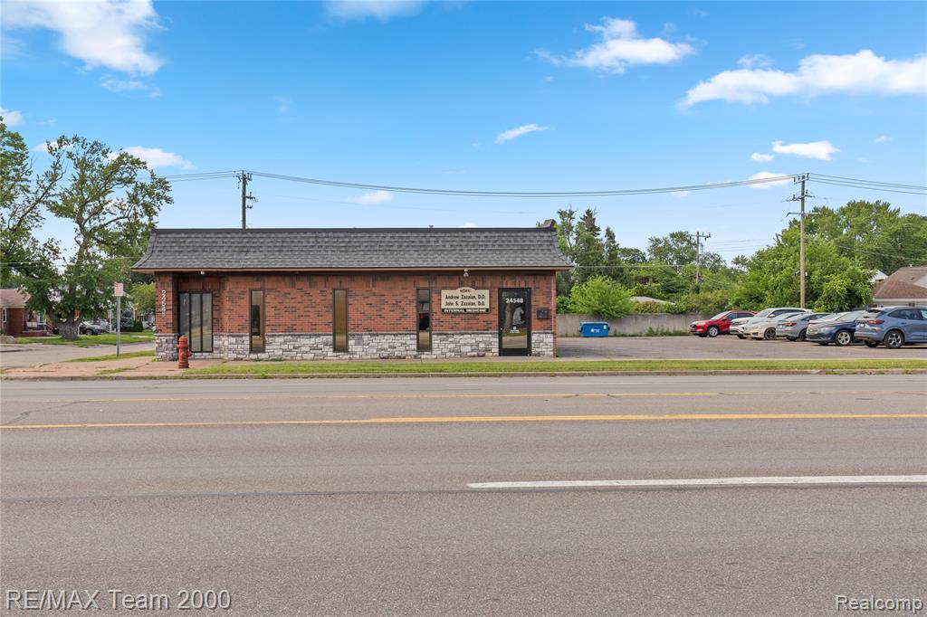 24548 W Warren Street Property Photo 2
